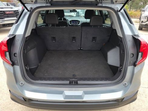 Used 2023 GMC Terrain SLE w/ Elevation Edition image 7