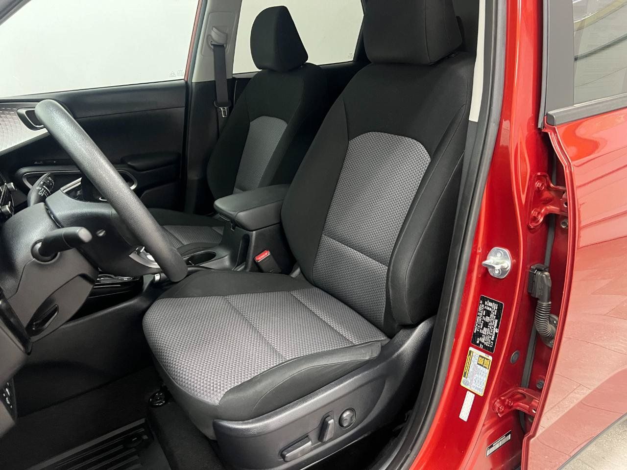 Used 2023 Kia Soul S FWD image 22