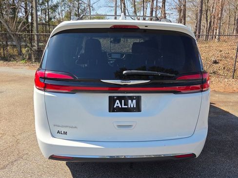 Used 2022 Chrysler Pacifica Touring-L FWD image 12