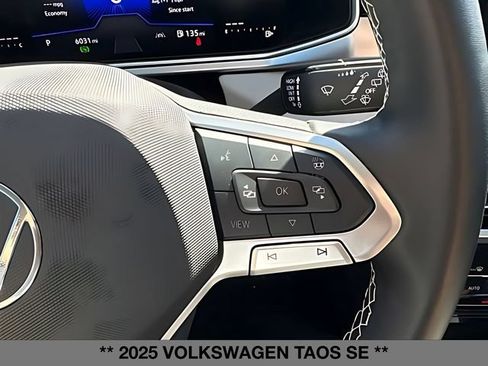 Used 2025 Volkswagen Taos SE w/ Panoramic Sunroof Package AWD/4WD image 20