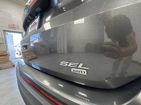 Used 2015 Ford Edge SEL w/ Equipment Group 201A AWD/4WD image 40