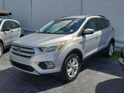 Used 2018 Ford Escape SE w/ SE Sync 3 Package FWD image 31