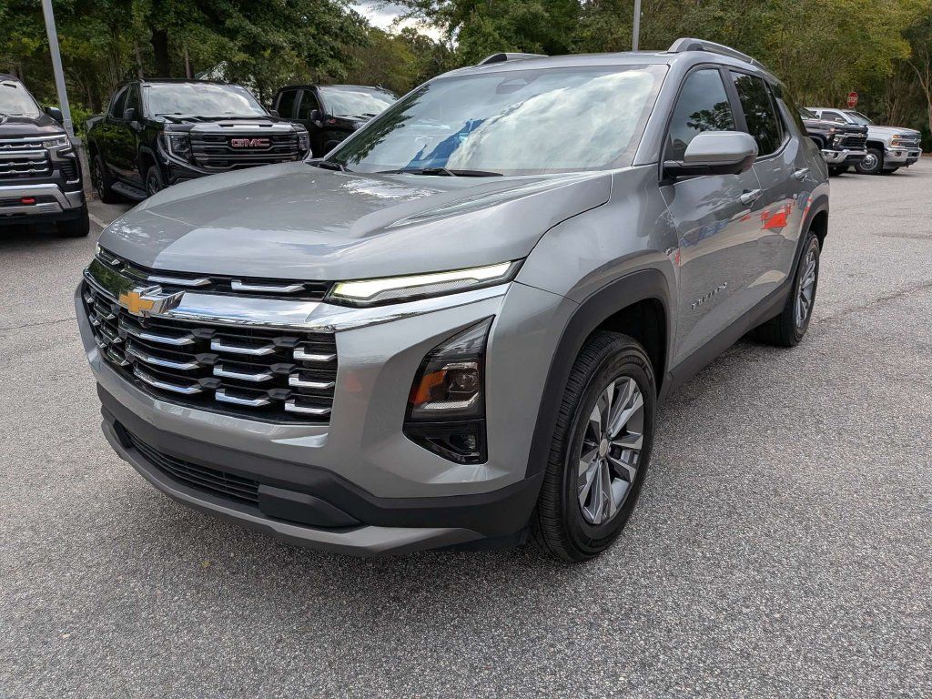 Used 2025 Chevrolet Equinox LT w/ Convenience Package II FWD image 8