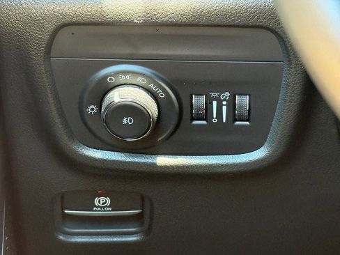 Used 2025 Jeep Grand Cherokee Summit AWD/4WD image 19