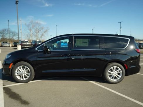 New 2026 Chrysler Pacifica Select FWD image 4