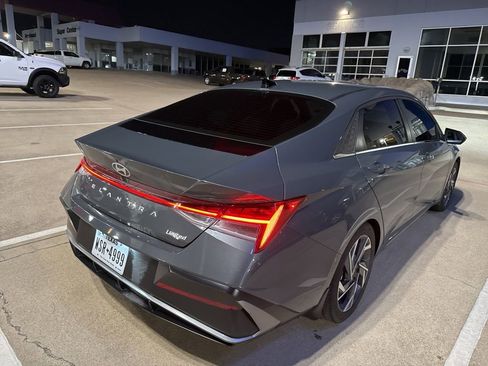 Used 2025 Hyundai Elantra Limited image 5