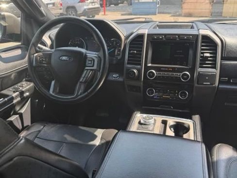 Used 2018 Ford Expedition XLT w/ Equipment Group 202A AWD/4WD image 26