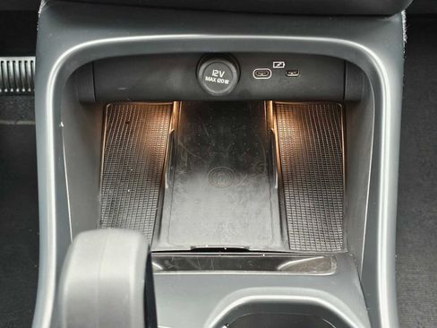 Certified 2025 Volvo XC40 B5 Core image 28