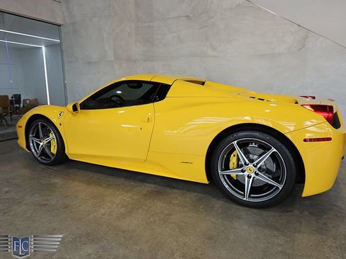 Used 2015 Ferrari 458 Spider RWD image 6