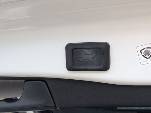 Used 2019 Toyota RAV4 XLE w/ Convenience Package image 14