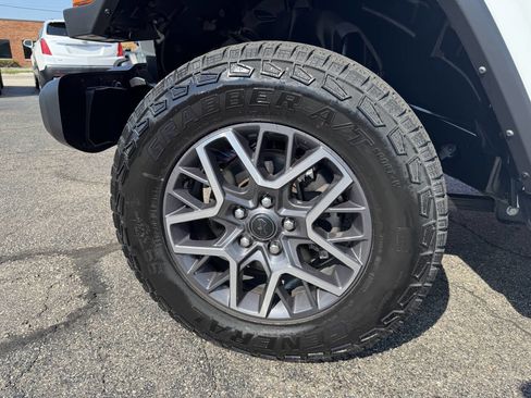 Used 2024 Jeep Wrangler Unlimited Sahara w/ Technology Group AWD/4WD image 7