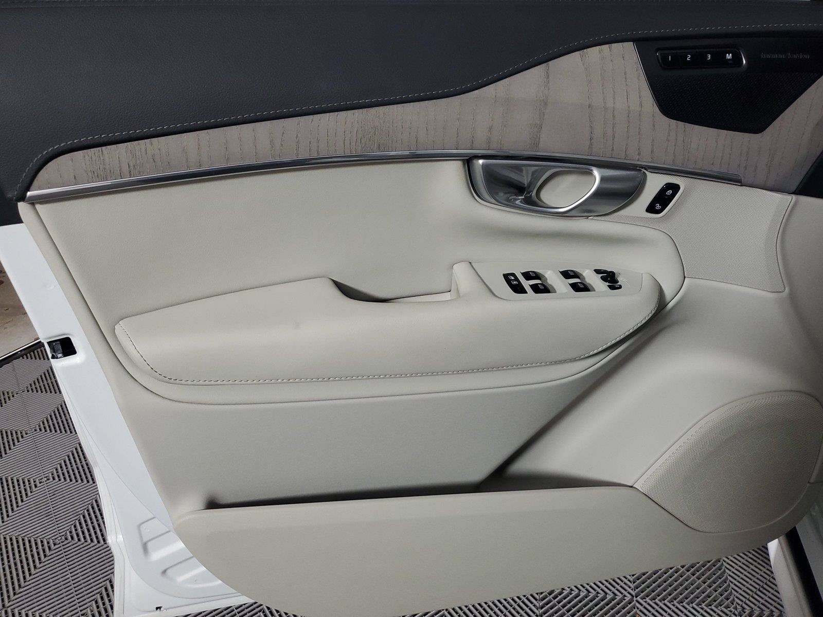 Certified 2024 Volvo XC90 B6 Ultimate w/ Protection Package Premier AWD/4WD image 19