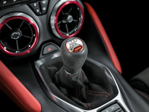 Used 2020 Chevrolet Camaro ZL1 image 39