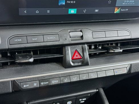 Used 2025 Kia K4 LXS image 23