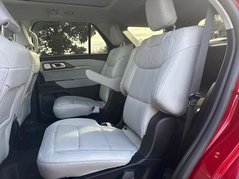 Certified 2025 Ford Explorer Platinum w/ Ultimate Package image 22