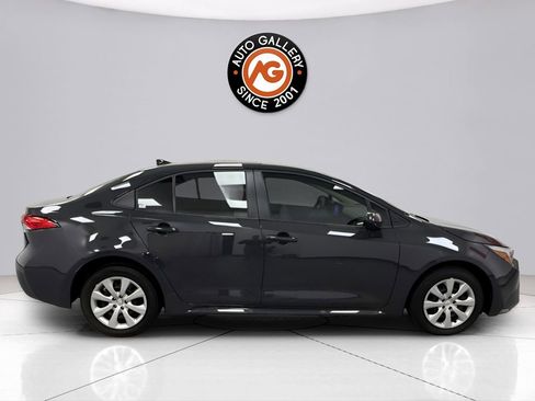 Used 2025 Toyota Corolla LE FWD image 2