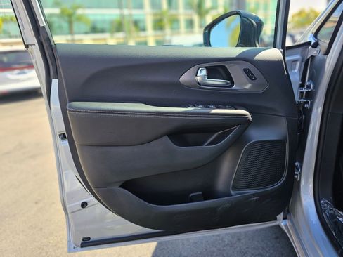 New 2026 Chrysler Pacifica Select image 20