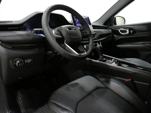 New 2026 Jeep Compass Latitude image 11