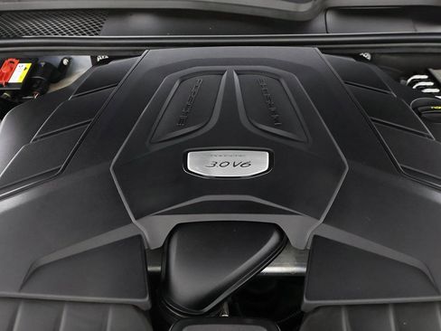 Used 2022 Porsche Cayenne image 24