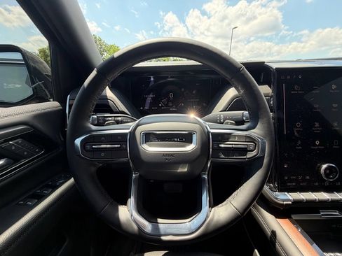 Used 2025 GMC Yukon Denali w/ Sun & Power Step Package AWD/4WD image 10