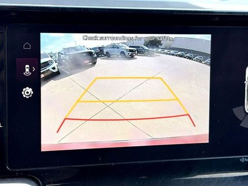 Used 2023 Kia Sorento S image 22