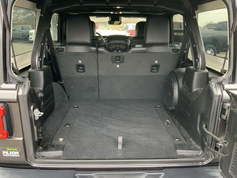 Used 2020 Jeep Wrangler Unlimited Sahara image 11