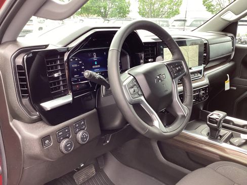 Used 2025 Chevrolet Silverado 1500 RST w/ Convenience Package II AWD/4WD image 11