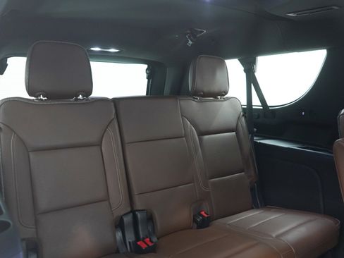 Used 2021 Chevrolet Suburban High Country w/ Premium Package AWD/4WD image 15