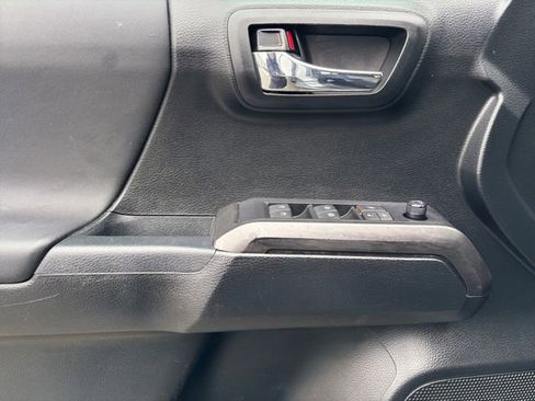 Used 2021 Toyota Tacoma TRD Sport image 16