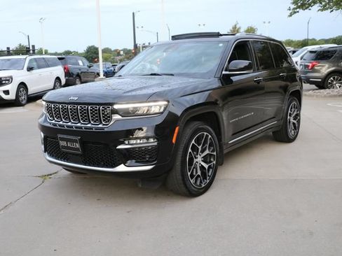 Used 2022 Jeep Grand Cherokee Summit AWD/4WD image 3