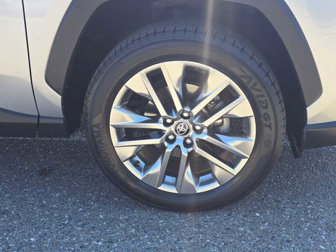 Used 2022 Toyota RAV4 Limited AWD/4WD image 9