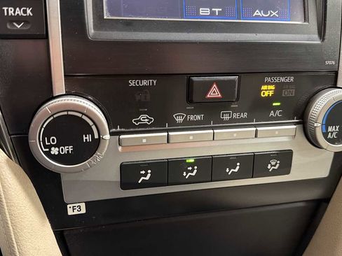 Used 2014 Toyota Camry LE FWD image 19