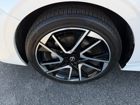 Certified 2025 Nissan Sentra SR w/ SR Premium Package image 9