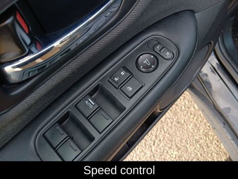 Used 2021 Honda HR-V LX image 12