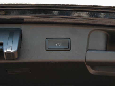 Used 2025 Volkswagen Atlas SE AWD/4WD image 27