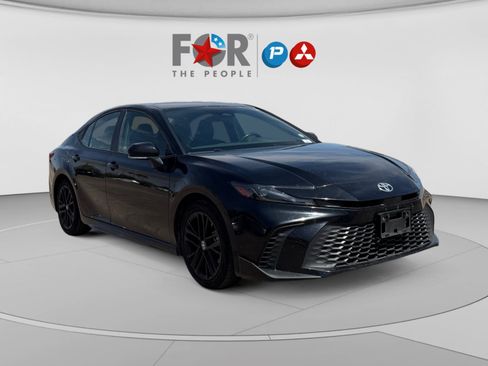 Used 2025 Toyota Camry SE FWD image 7