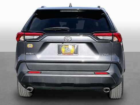 Used 2021 Toyota RAV4 XLE FWD image 4
