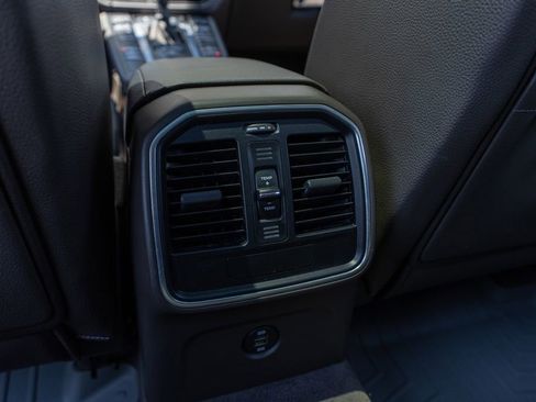 Used 2019 Porsche Macan AWD/4WD image 45