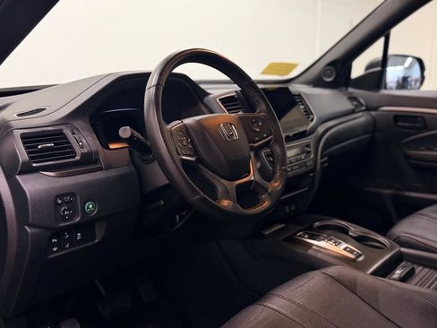 Used 2023 Honda Passport TrailSport image 11