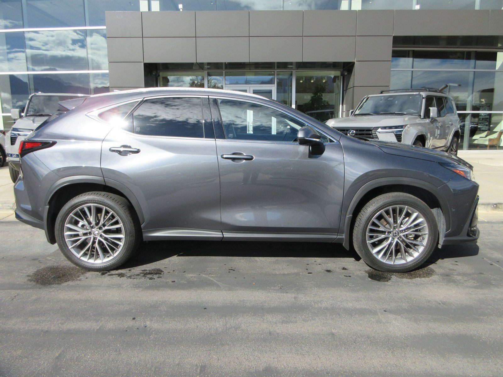 Used 2025 Lexus NX 350h AWD w/ Accessory Package (2T) image 11
