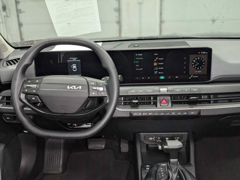 Certified 2025 Kia K4 FWD image 5