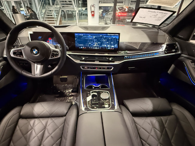Used 2026 BMW X7 xDrive40i w/ M Sport Package AWD/4WD image 13