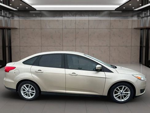 Used 2017 Ford Focus SE FWD image 12