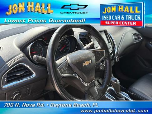 Used 2018 Chevrolet Cruze Premier FWD image 21