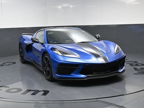 Used 2022 Chevrolet Corvette Stingray Premium Cpe w/ Z51 Performance Package RWD image 3