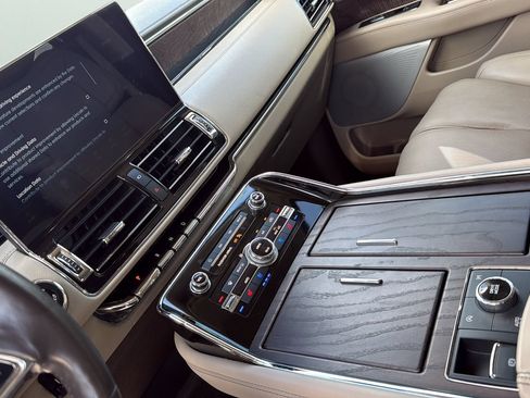 Certified 2024 Lincoln Navigator Reserve AWD/4WD image 20