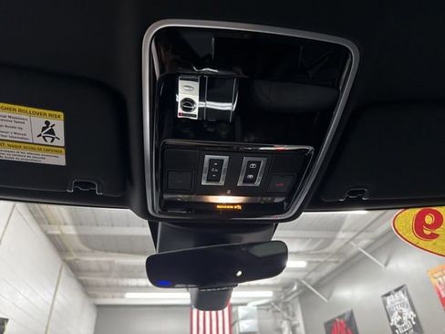 Used 2019 Land Rover Range Rover HSE image 11