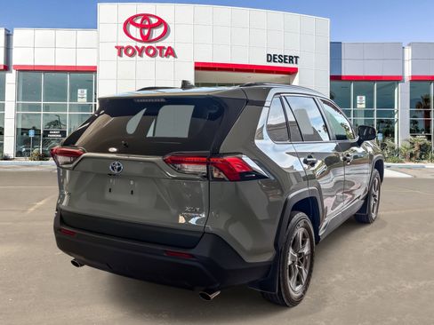 Used 2022 Toyota RAV4 XLE w/ Convenience Package AWD/4WD image 7