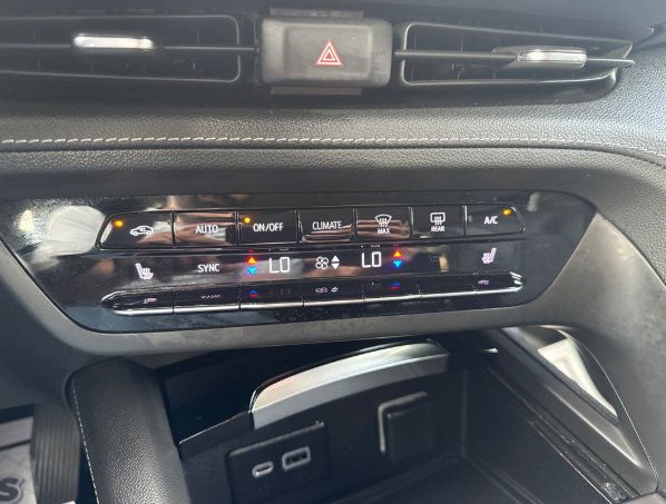 Used 2023 Buick Envision Essence AWD/4WD image 8