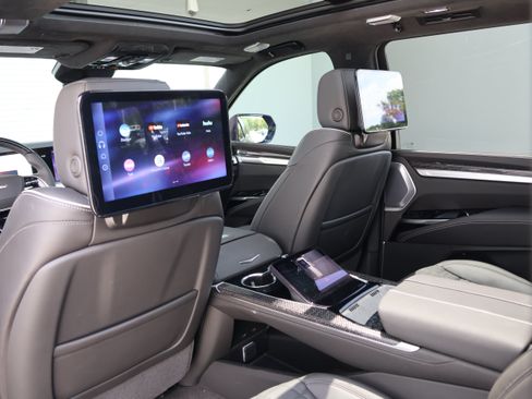 Used 2026 Cadillac Escalade ESV V AWD/4WD image 44